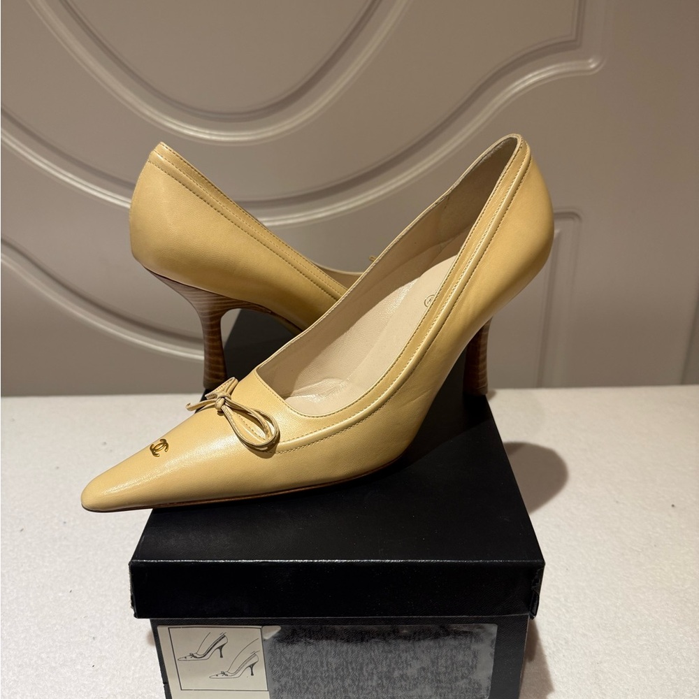 NWT Chanel Tan Leather Women's Shoes - Picture 2 of 5